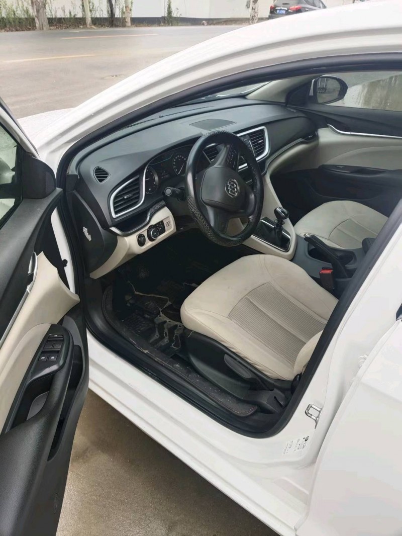 保定18年别克英朗4