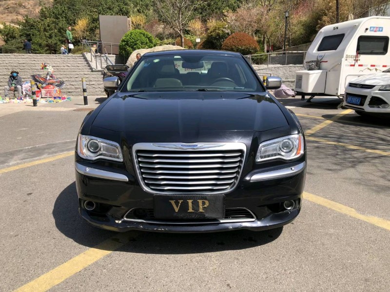 青岛15年克莱斯勒300C1