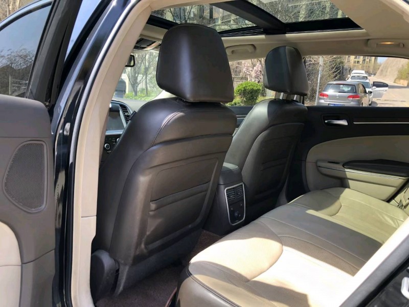 青岛15年克莱斯勒300C5