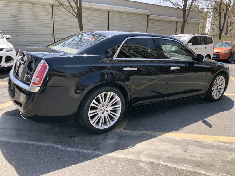 青岛15年克莱斯勒300C7