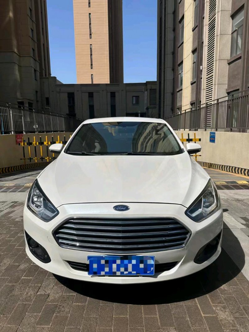 青岛16年福特福睿斯1