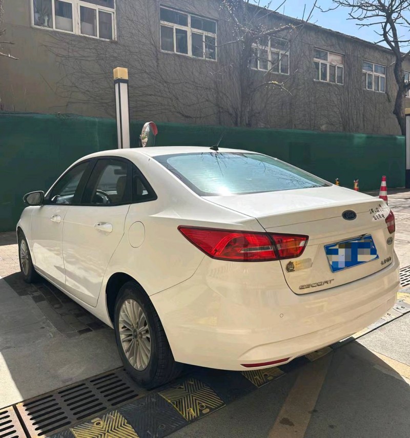 青岛16年福特福睿斯4