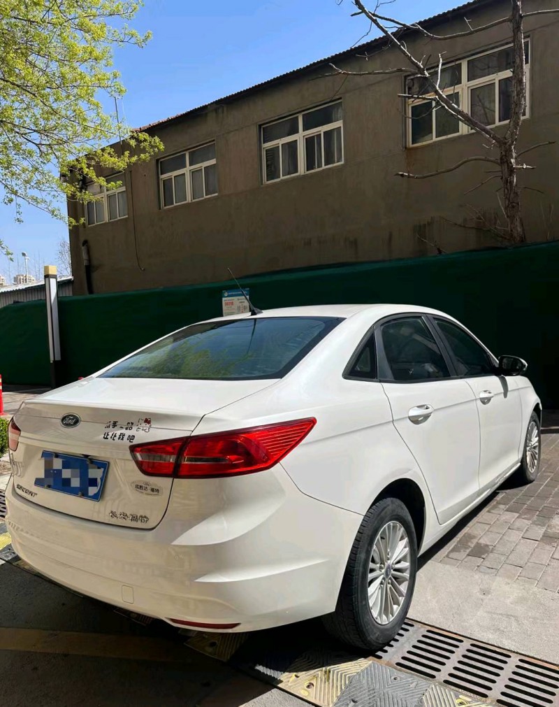 青岛16年福特福睿斯5