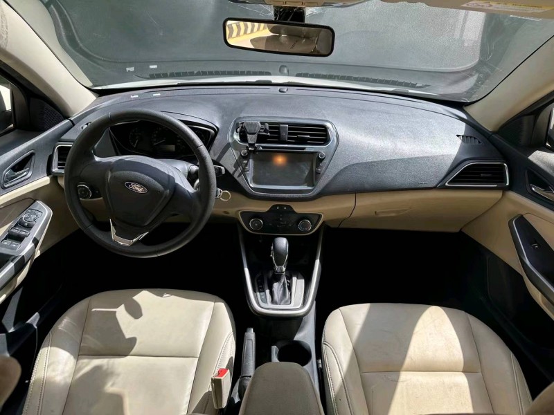 青岛16年福特福睿斯7