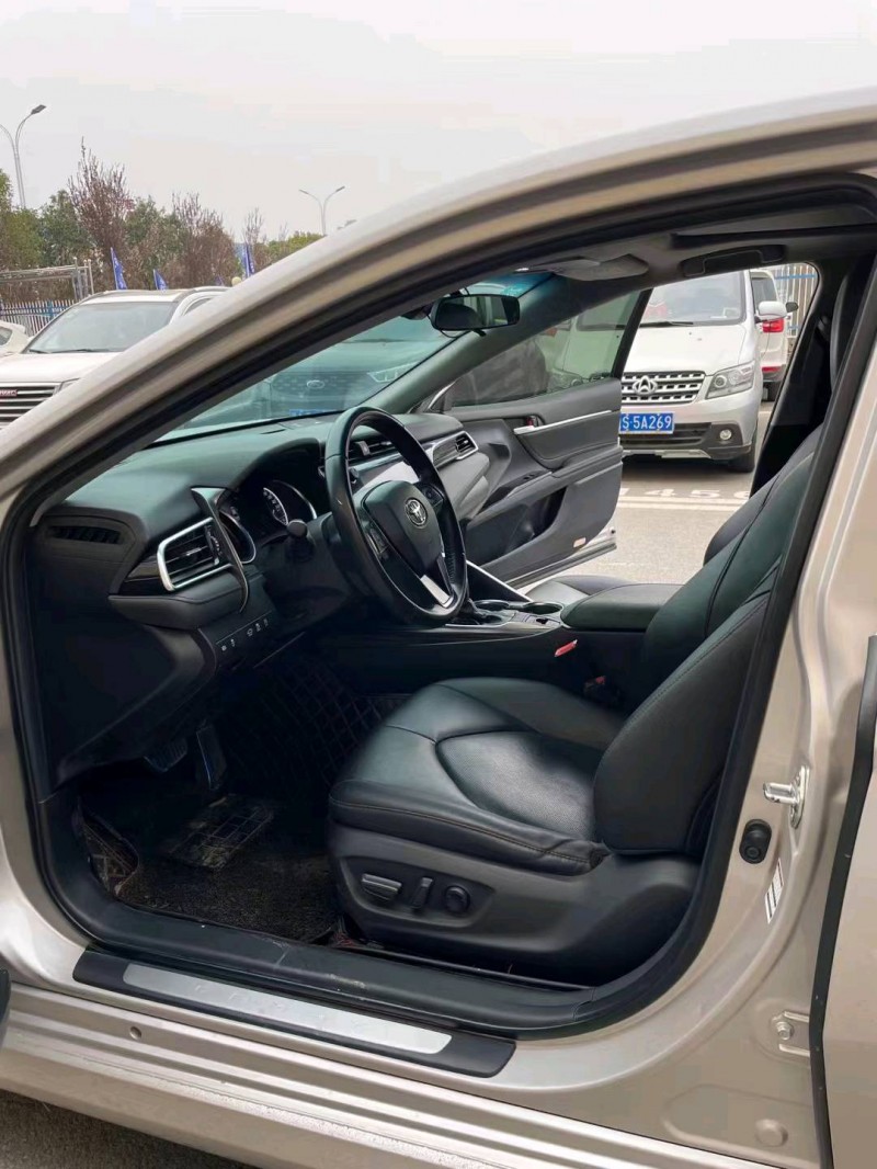 淮南19年丰田凯美瑞8