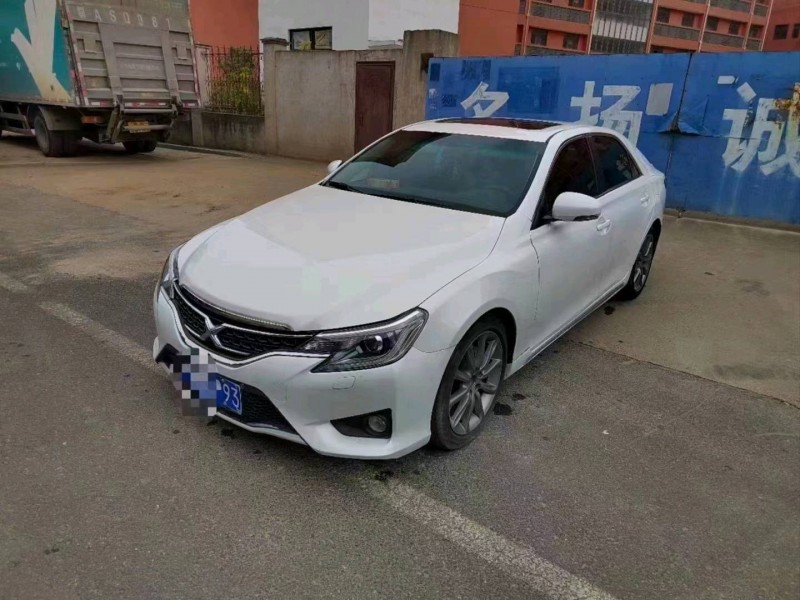 武汉14年丰田锐志1