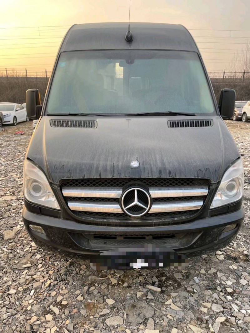 临沂12年奔驰斯宾特1