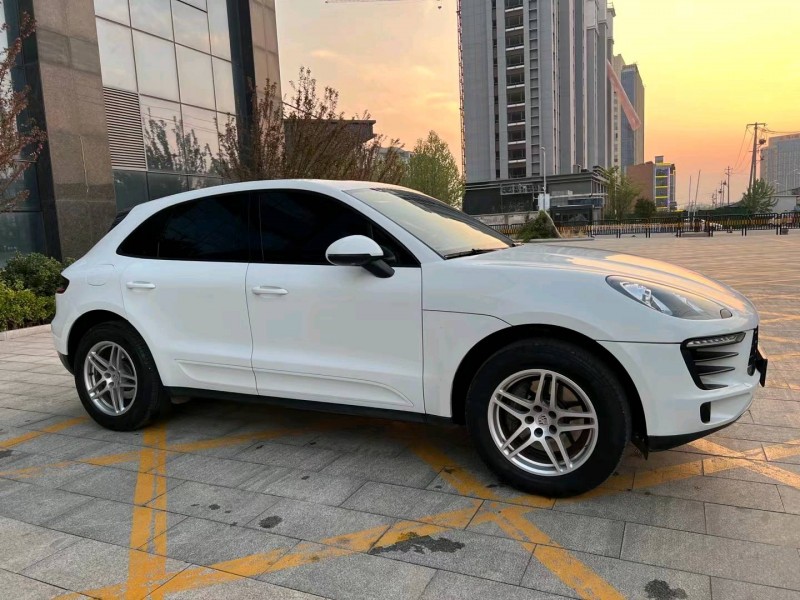 济宁17年保时捷Macan3