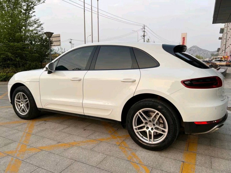济宁17年保时捷Macan7