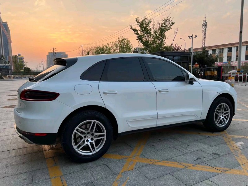 济宁17年保时捷Macan8