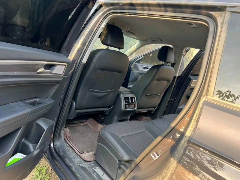 济南19年大众途昂7