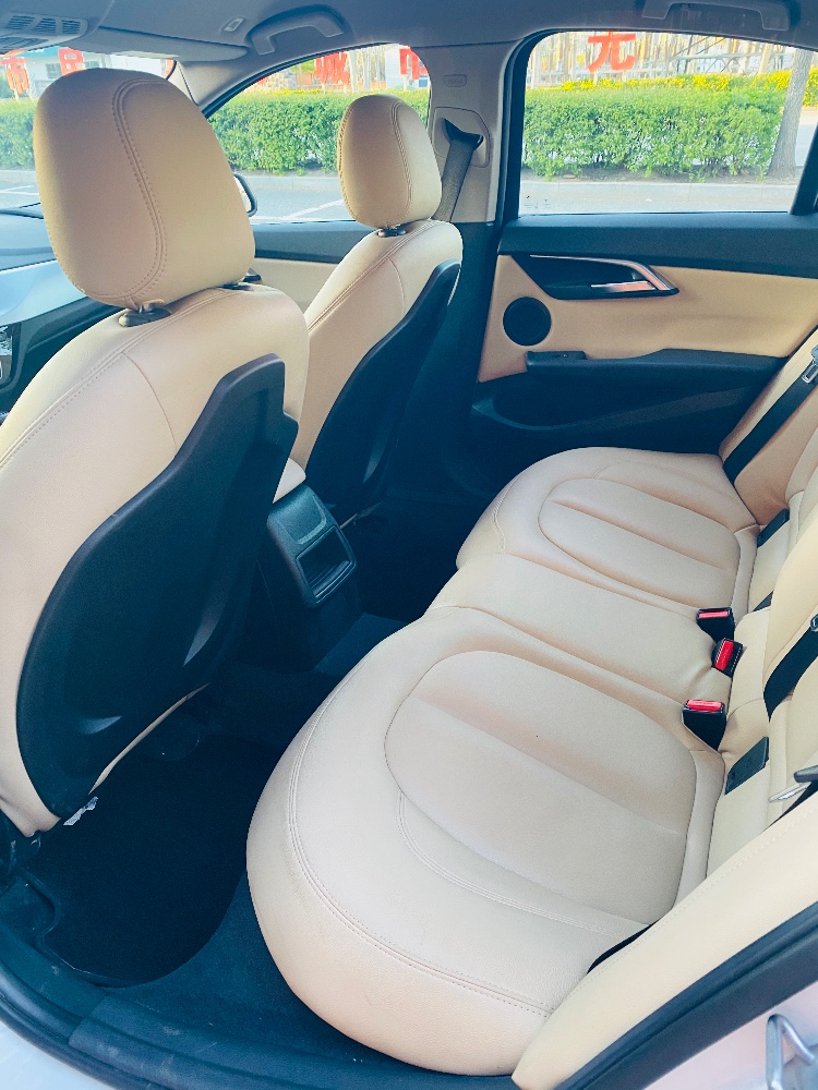 保定18年宝马1系5