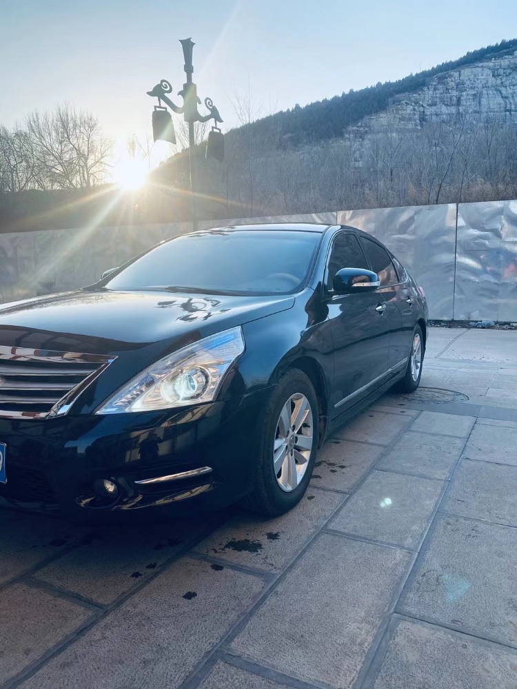 保定12年日产天籁3