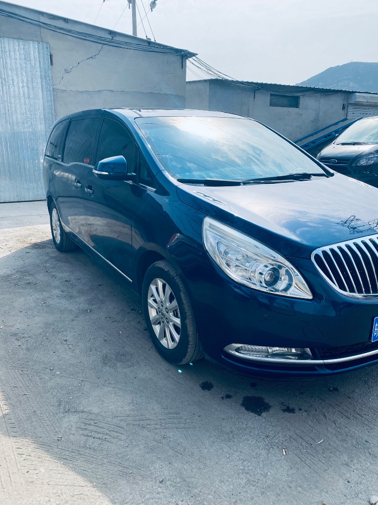 保定16年别克GL82