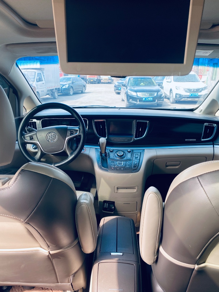 保定16年别克GL86