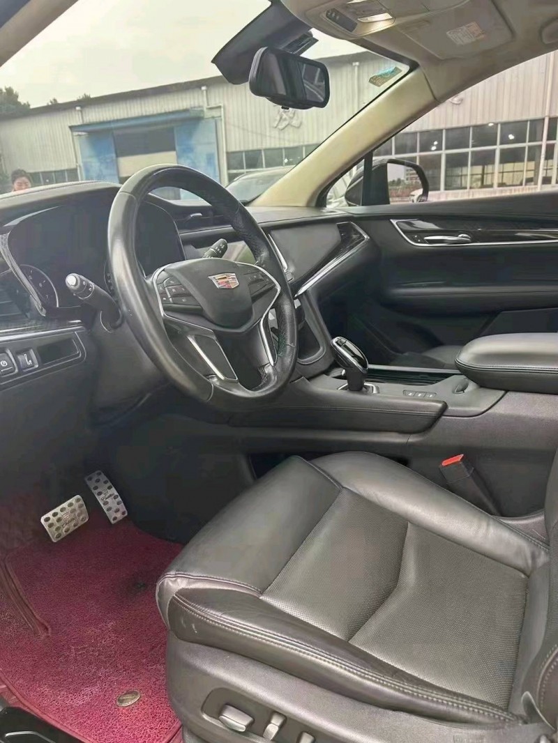 襄陽18年凱迪拉克XT55