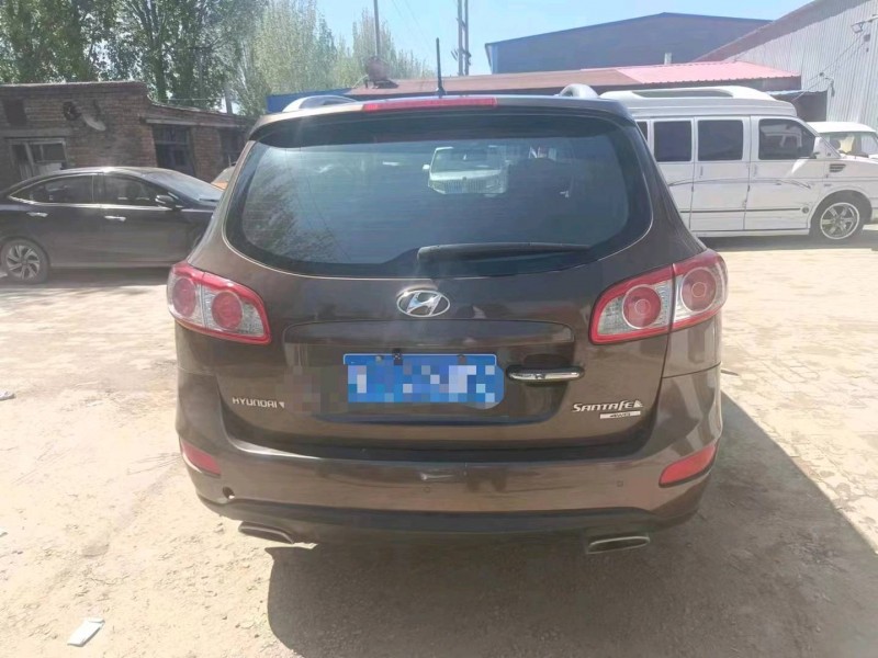 保定11年现代新胜达4