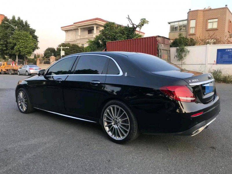 广州17年奔驰E8