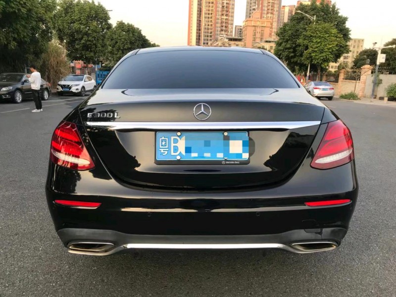 广州17年奔驰E9