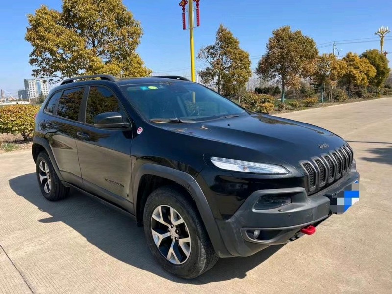 盐城16年Jeep自由光3