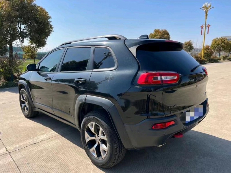 盐城16年Jeep自由光5