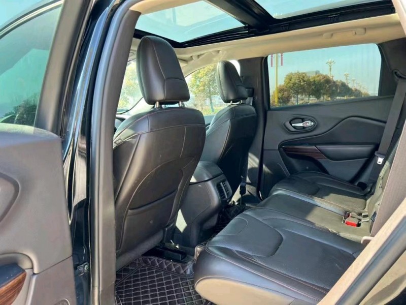 盐城16年Jeep自由光8