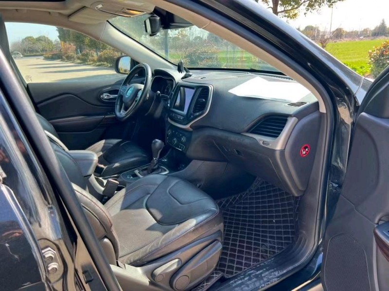 盐城16年Jeep自由光7