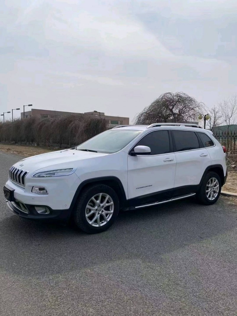 沈阳16年Jeep自由光2