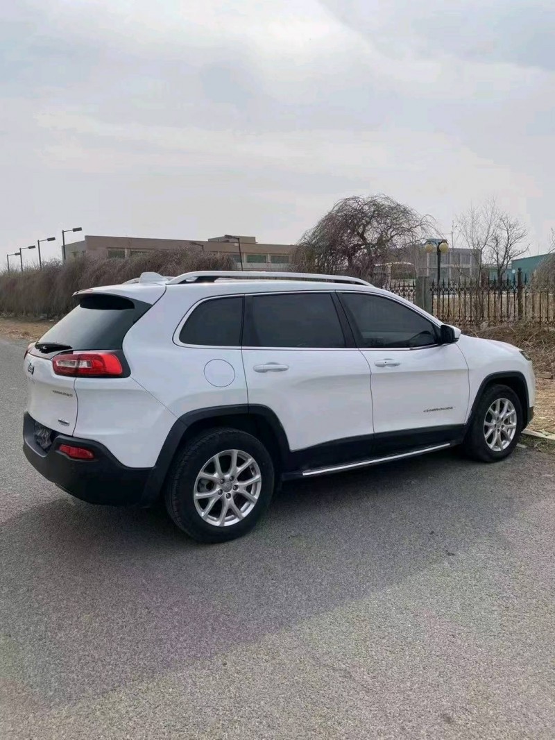 沈阳16年Jeep自由光3