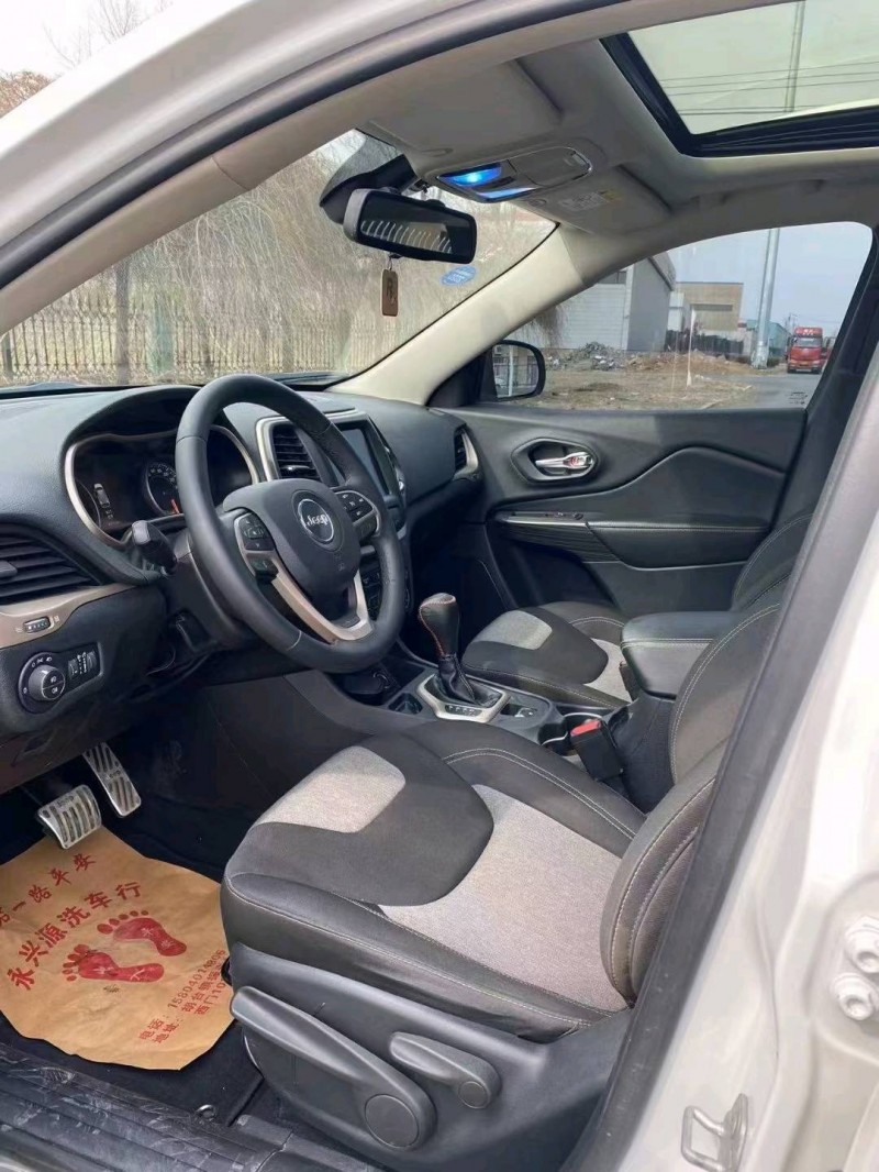 沈阳16年Jeep自由光8