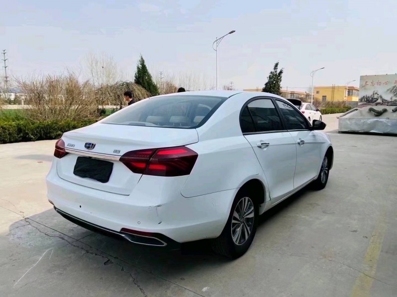济南19年吉利帝豪8