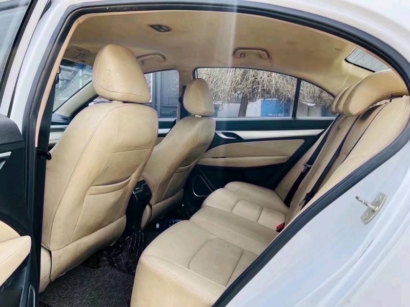 济南19年吉利帝豪9