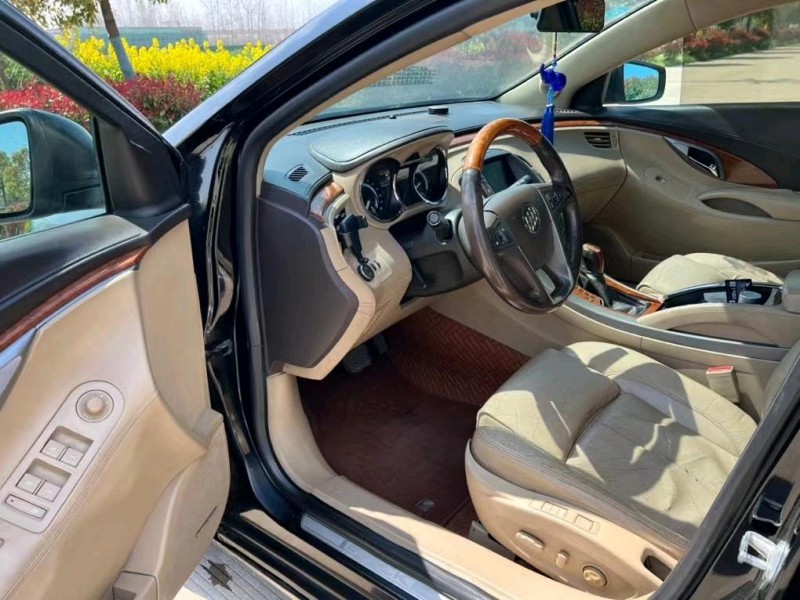 盐城10年别克君越6