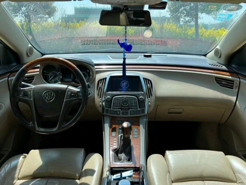 盐城10年别克君越8