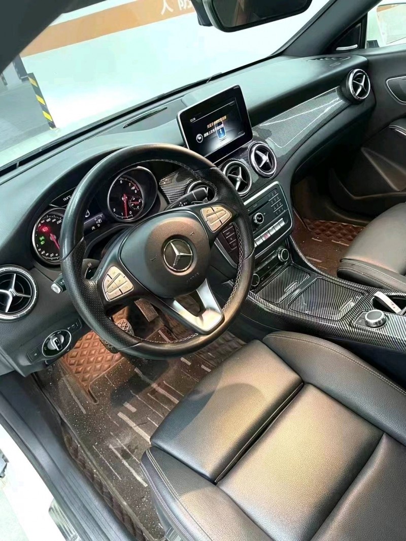 成都17年奔驰CLA5