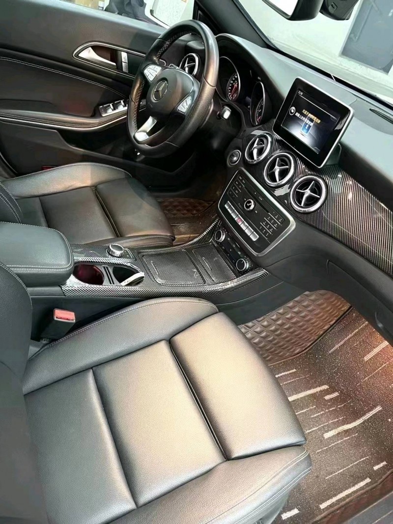 成都17年奔驰CLA8