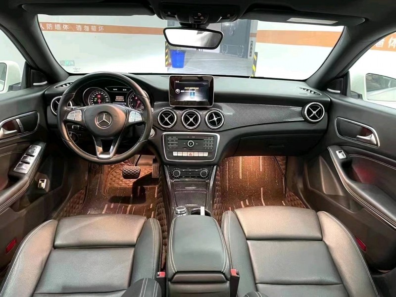 成都17年奔驰CLA9