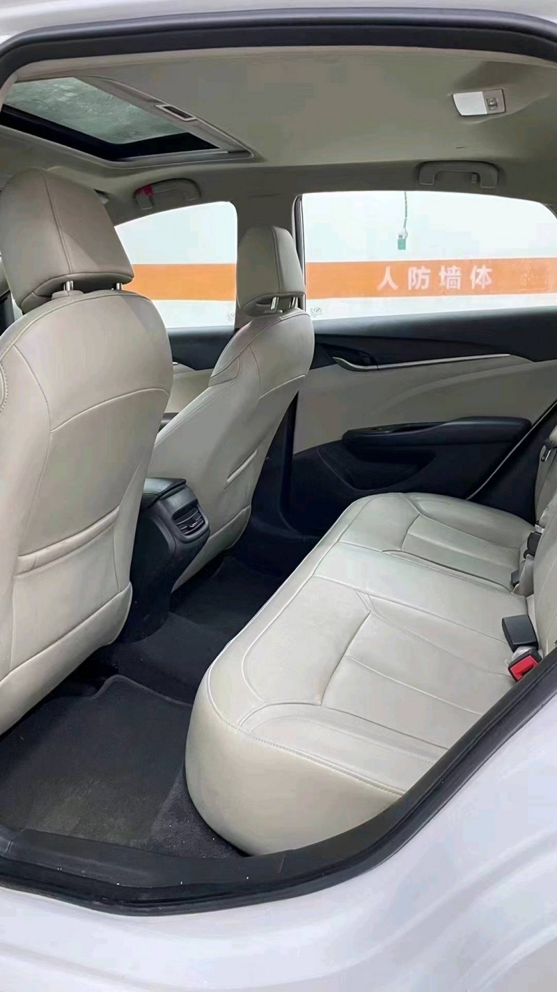 成都19年别克英朗7