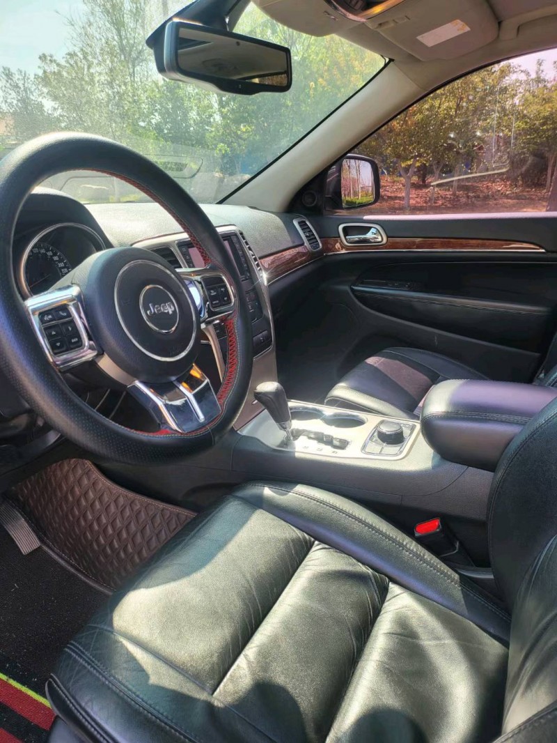 重庆13年Jeep大切诺基4