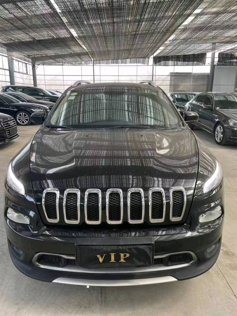 潍坊16年Jeep自由光1