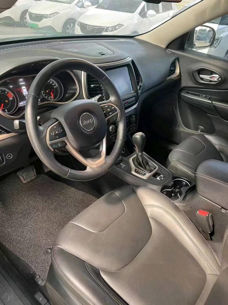 潍坊16年Jeep自由光4