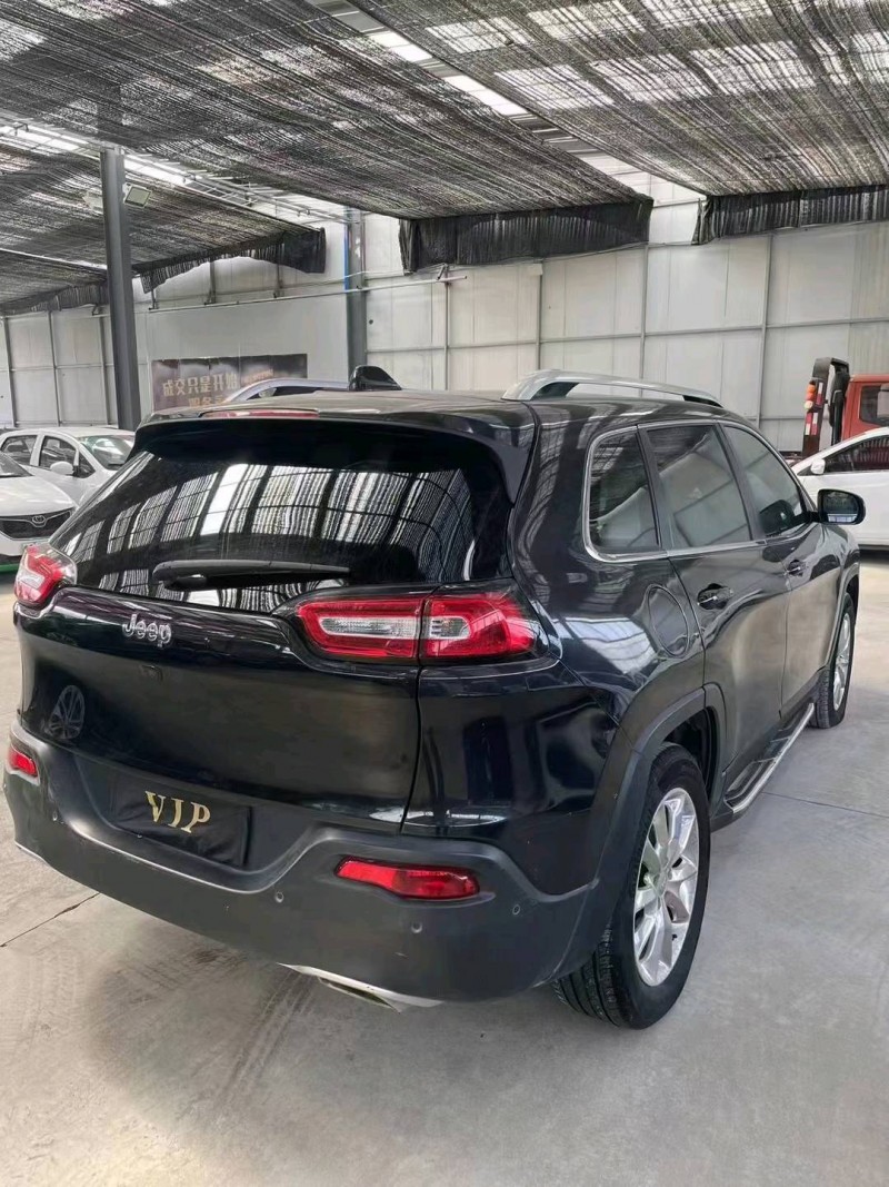 潍坊16年Jeep自由光7