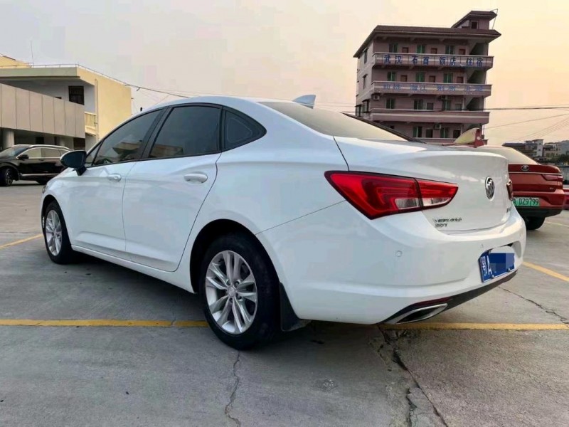 汕头19年别克威朗6