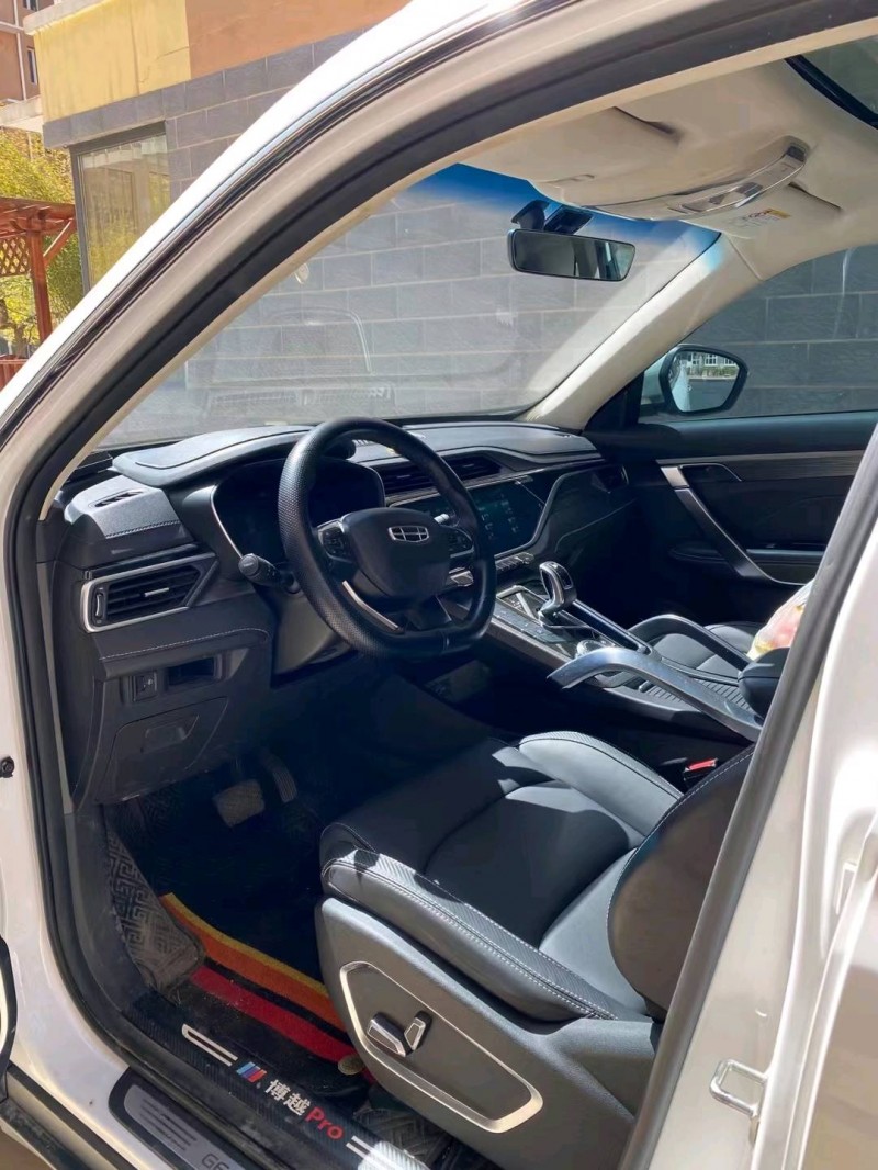 保定20年吉利博越4