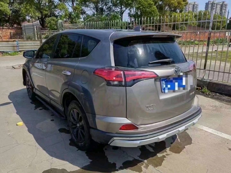 九江19年丰田RAV4荣放4