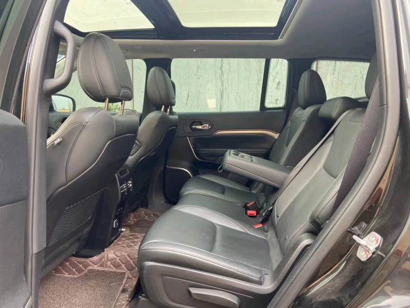 青岛19年Jeep指挥官4