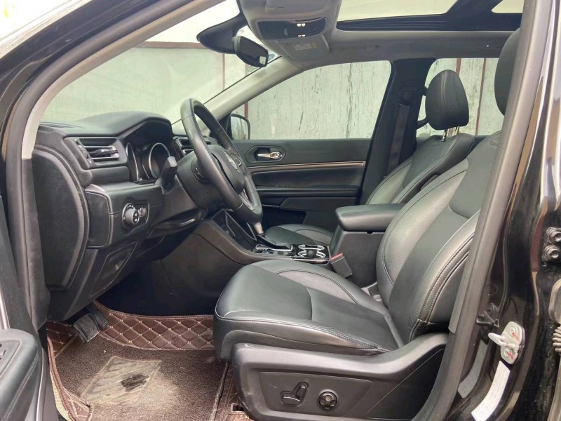 青岛19年Jeep指挥官5