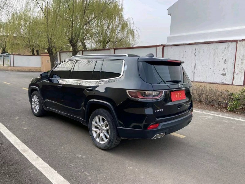 青岛19年Jeep指挥官8