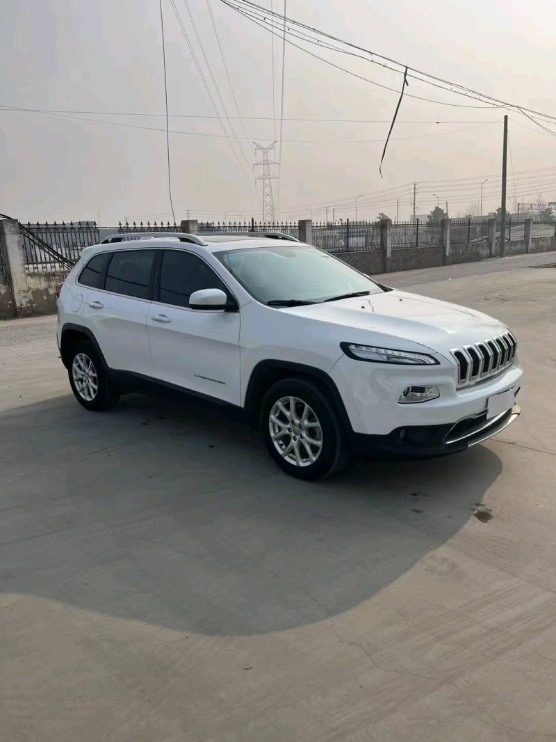 宿迁18年Jeep自由光3