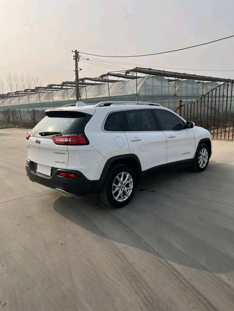 宿迁18年Jeep自由光7